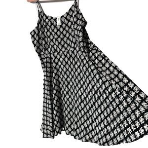 Old Navy Sam Women’s Black White Printed  Fit & Flare Dress Size XXL 2XL NWT